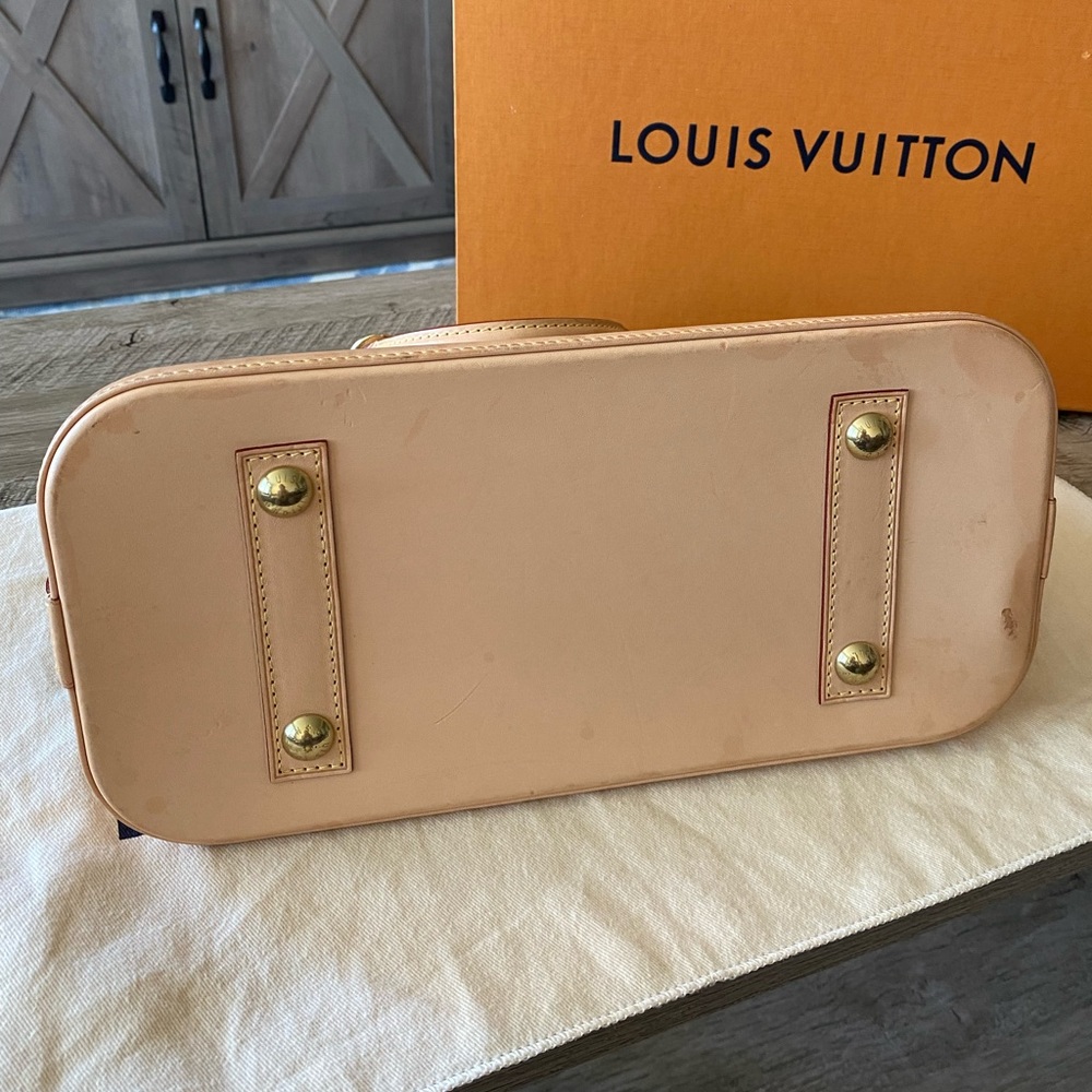 Louis Vuitton Alma - Picture 14 of 15
